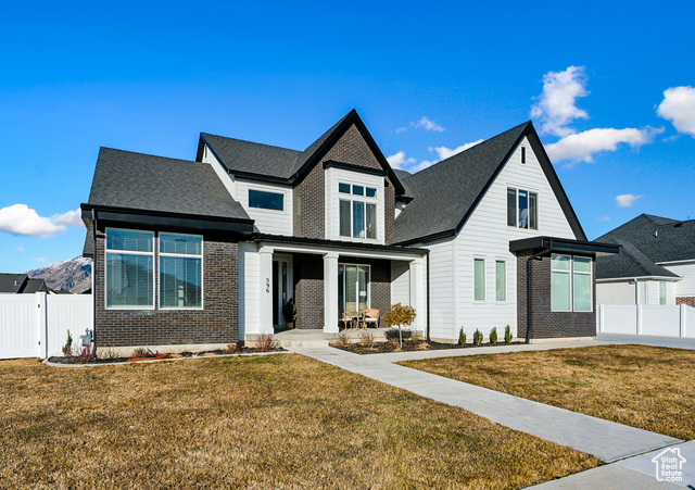 View of front of home featuring a front yard