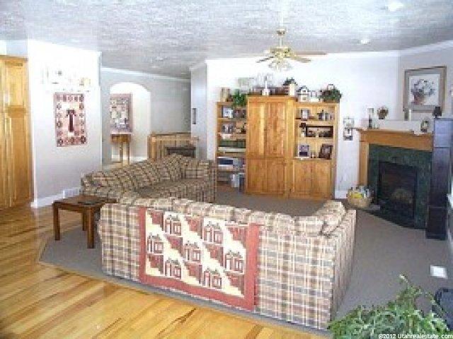 1464 Skyline Dr, Bountiful, UT 84010 — photo 2