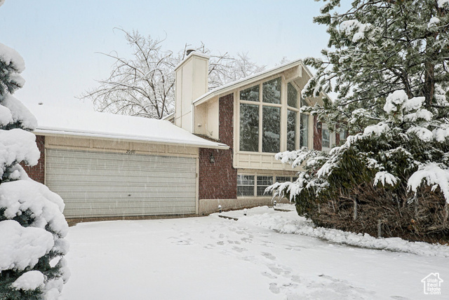 View of front of house featuring a garage