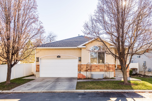 Ranch-style house featuring a garage