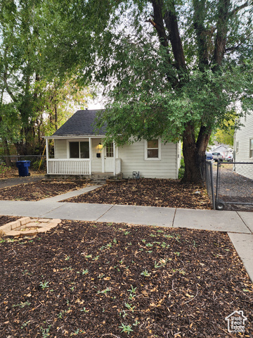 View of front of home featuring a porch