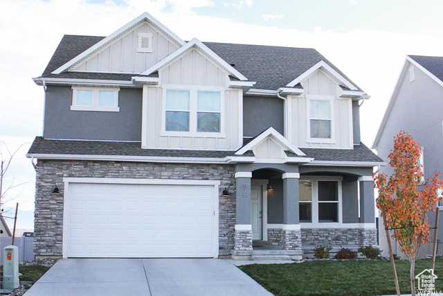 Craftsman house with a garage