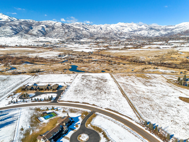 Snowy aerial view featuring a mountain view