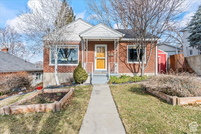 Bungalow with a front lawn