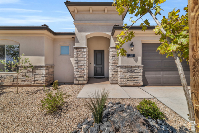 View of front facade with a garage