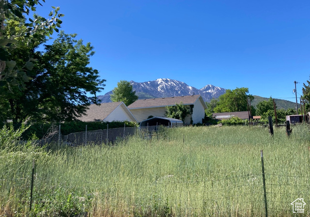 View of yard featuring a mountain view