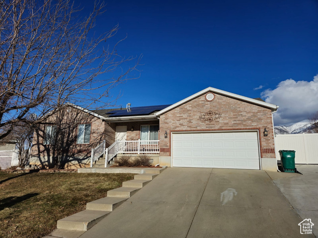 819 N COUNTRY HILLS DR, Layton UT 84040