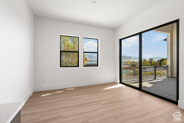 Photo 5 for MLS #2059750 at 492 N Pinnacle Ln #6
