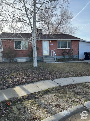 Beautifully Remodeled / updated throughout-- shows like a new home.  Granite countertop, hardwood floor, new 3  tone paint & flooring  throughout, all new doors & trim, new basement windows, new appliances,  Large covered deck. Truly a must see home.