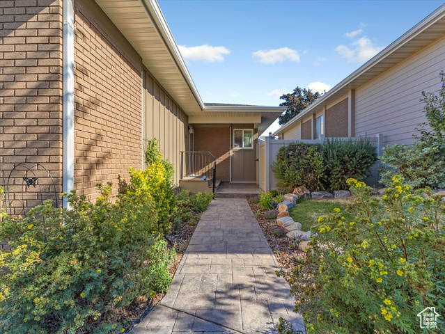 Photo 2 for MLS #2060635 at 3655 E Oak Rim Way