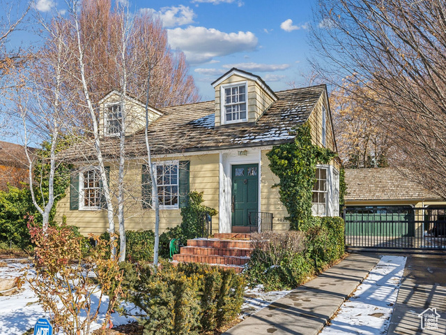 Beautiful Holladay cottage