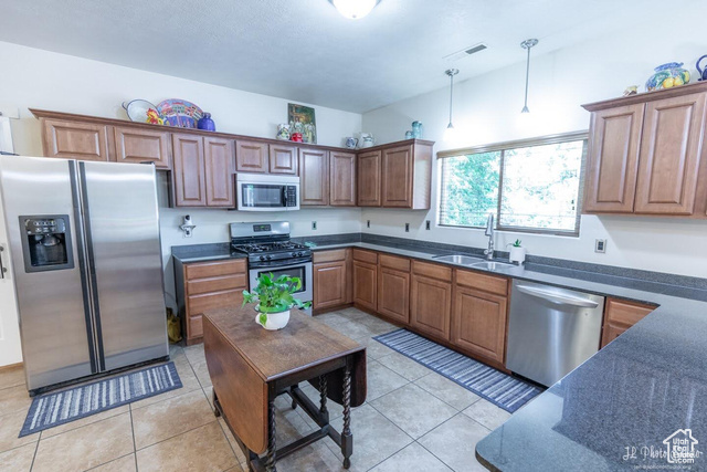 Photo 12 for MLS #2061592 at 36 W Center St