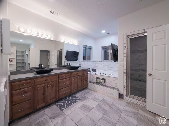 Photo 14 for MLS #2062039 at 7748 W Mountain Dell Dr