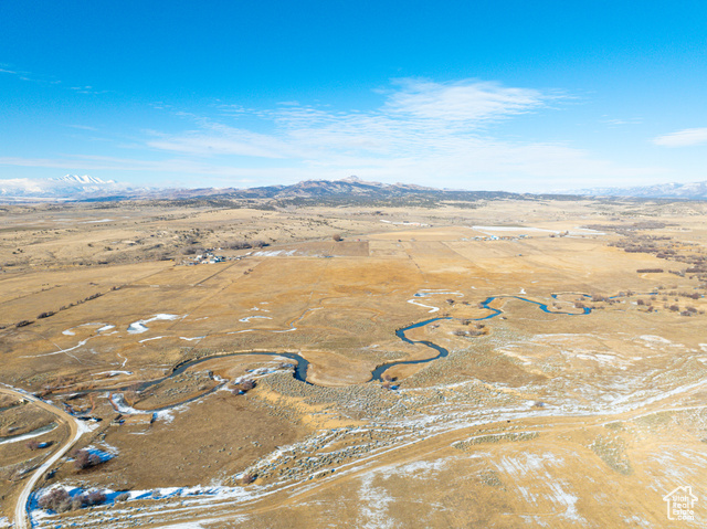 Aerial view with a mountain view