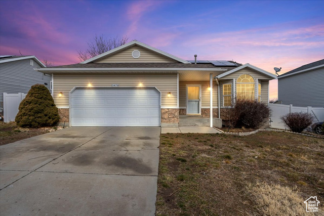 Welcome to this cute West Jordan Tri-level home. Comes with Solar that was installed in 2017, for monthly savings on your power bill. Furnace & AC was replaced in 2020, with a Radon system that was also installed. Brand new carpet throughout, Great location near major stores like Walmart, Smith's marketplace, Home Depot & Jordan landing, all within a few minute drive.