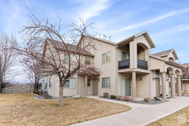 GRAND OPENING | OPEN HOUSE | MARCH 1 | 11AM-2PM | Stunning and updated main-floor unit in the highly desirable Brookline Community! Enjoy unbeatable convenience with quick access to I-15, top dining, shopping, and everything the valley has to offer. This beautifully refreshed home features a spacious master suite with a private bath and walk-in closet, plus an updated kitchen with solid surface countertops and sleek stainless steel appliances. This amazing and affordable community amenities include Google Fiber, a sparkling pool, clubhouse, playground, and hassle-free snow removal. Don't miss out on this incredible opportunity, schedule your showing today! **Some photos have been digitally staged**