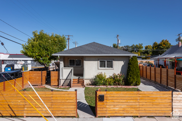 Photo 2 for MLS #2066380 at 137 E Wentworth Ave
