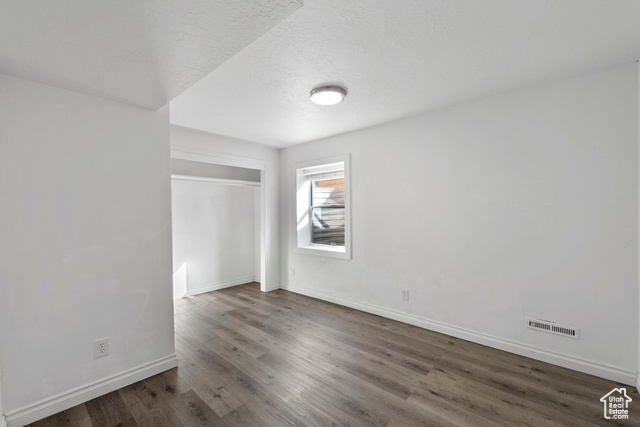 Photo 23 for MLS #2066380 at 137 E Wentworth Ave
