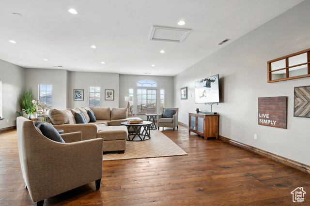 Photo 12 for MLS #2067035 at 1908 N Callaway Dr