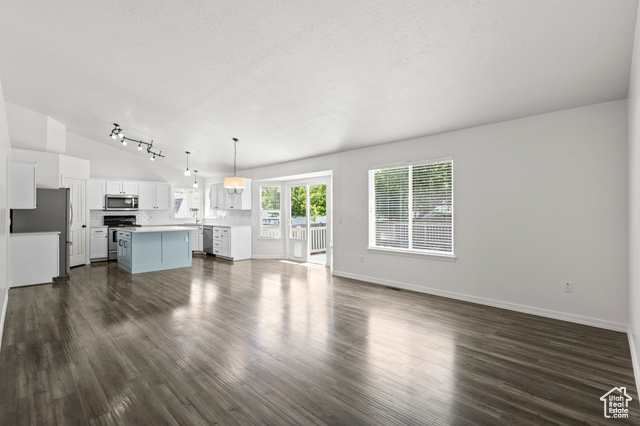Photo 10 for MLS #2067095 at 75 Voyager Cir