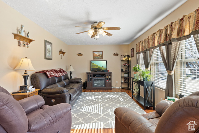 Photo 6 for MLS #2067527 at 879 E Main St