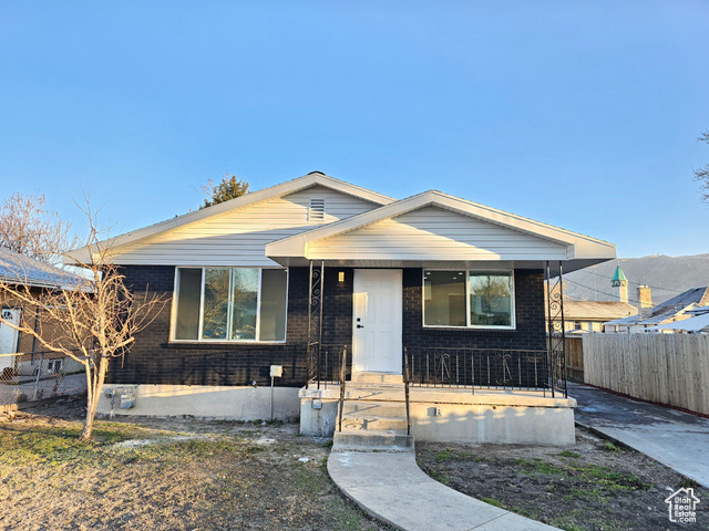 Hello Downtown Salt Lake City. Come check out this beautiful home fully remodeled. Located 5min away from Downtown SLC. The Home Features 6 bedrooms 3 bathrooms 2 Kitchens 2 Laundry stations.  And best of all so much parking with a two car detach garage. Nearby everything.