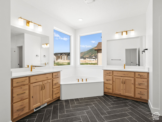 Photo 9 for MLS #2068418 at 2387 E Canyon Crest Dr #44