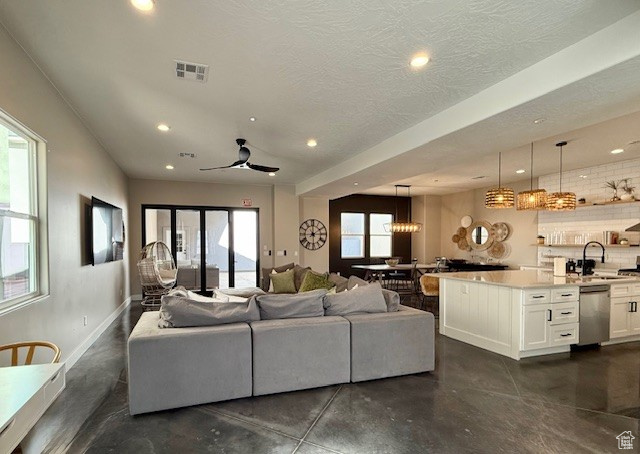 Photo 14 for MLS #2068472 at 4258 W Cambridge Pkwy