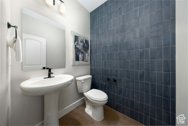 Photo 8 for MLS #2068863 at 2406 N Paradise #121