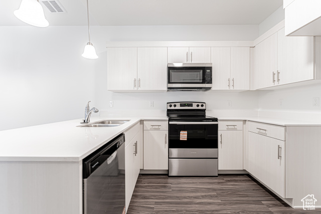 Photo 7 for MLS #2068906 at 4777 S Alder Ln #E303
