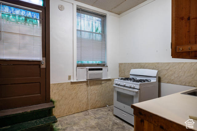 Photo 13 for MLS #2068921 at 222 W Broadway
