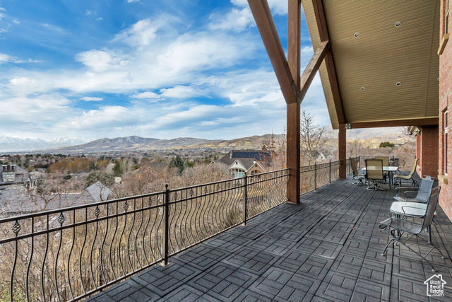 Photo 13 for MLS #2069388 at 196 S Holly Dr