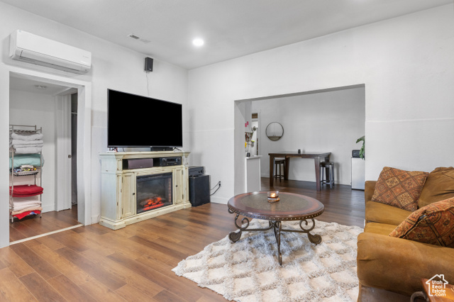 Photo 21 for MLS #2069627 at 739 24th St