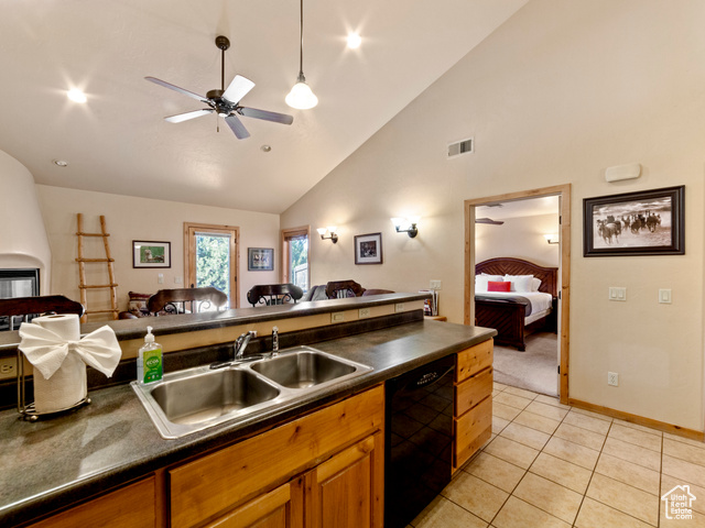 Photo 9 for MLS #2070035 at 2 Desert Wind Dr #2