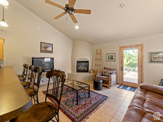Photo 10 for MLS #2070035 at 2 Desert Wind Dr #2