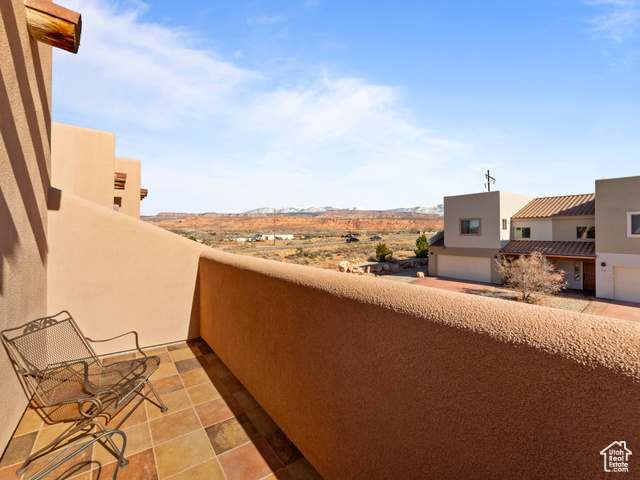 Photo 33 for MLS #2070035 at 2 Desert Wind Dr #2