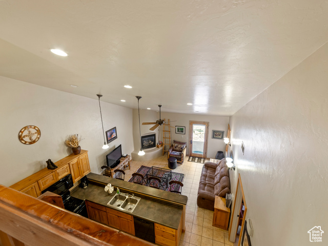 Photo 21 for MLS #2070035 at 2 Desert Wind Dr #2