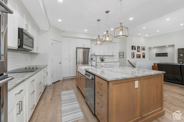 Photo 10 for MLS #2070087 at 3065 E Lake Vista Dr