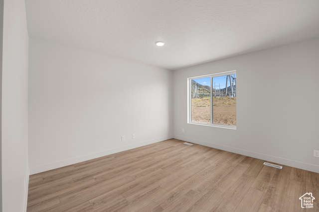 Photo 6 for MLS #2070157 at 4002 S Woodland Ave #348