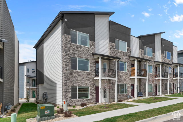 3060 N BEND LN, Layton UT 84040