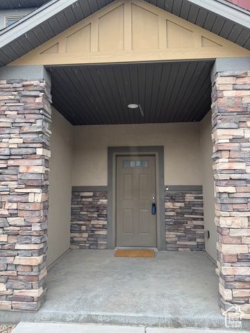 332 E Jordan Cove Ln