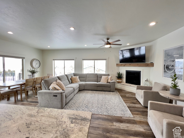 Photo 8 for MLS #2070383 at 833 W Sunrise Cir