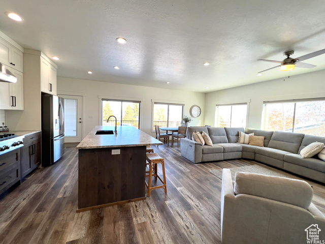 Photo 9 for MLS #2070383 at 833 W Sunrise Cir
