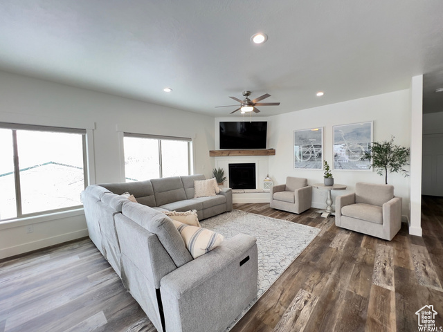 Photo 7 for MLS #2070383 at 833 W Sunrise Cir