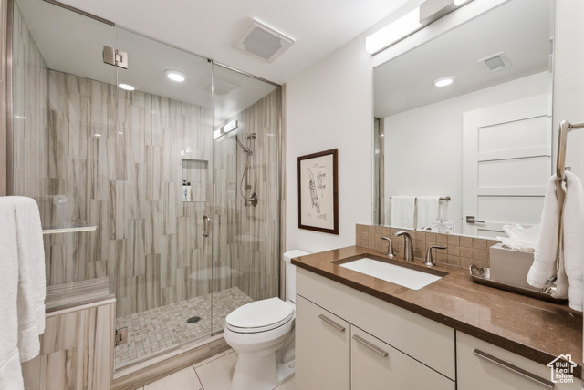 Photo 25 for MLS #2070598 at 820 Park Ave #203