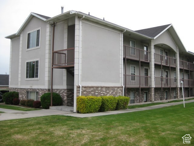 Welcome to this desirable 2-bedroom end unit condo with extra windows that let in plenty of natural light. Situated in a prime location of a beautifully maintained complex with lots of open space. These units are rarely listed. Perfect for first-time home buyer or investor. Located near shopping, restaurants, and public transportation with easy access to I-15. HOA includes internet.