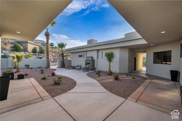 Photo 9 for MLS #2071336 at 2031 E Cliff Point Dr