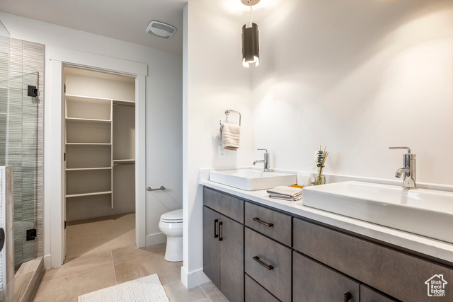 Photo 15 for MLS #2071345 at 6047 N Fairview Dr #237