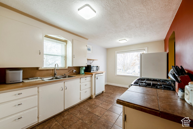 Photo 9 for MLS #2071385 at 2348 Iowa Ave