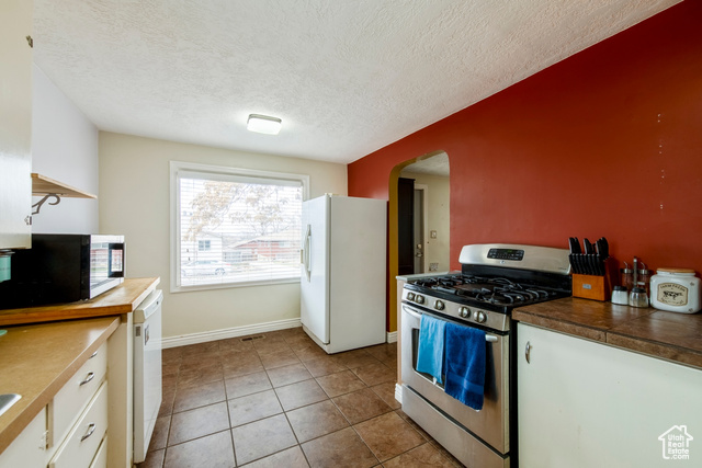 Photo 11 for MLS #2071385 at 2348 Iowa Ave
